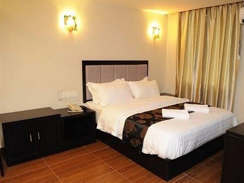 Kk Waterfront Hotel Kota Kinabalu Exterior photo