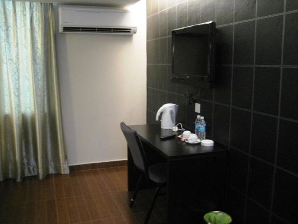 Kk Waterfront Hotel Kota Kinabalu Room photo