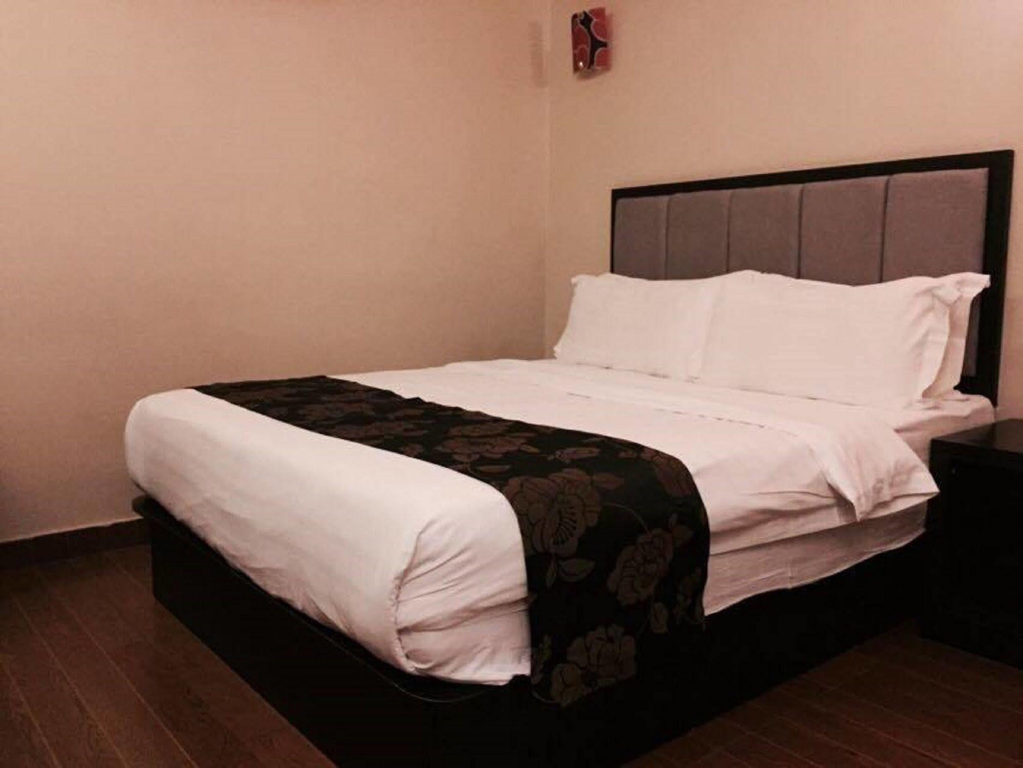 Kk Waterfront Hotel Kota Kinabalu Exterior photo
