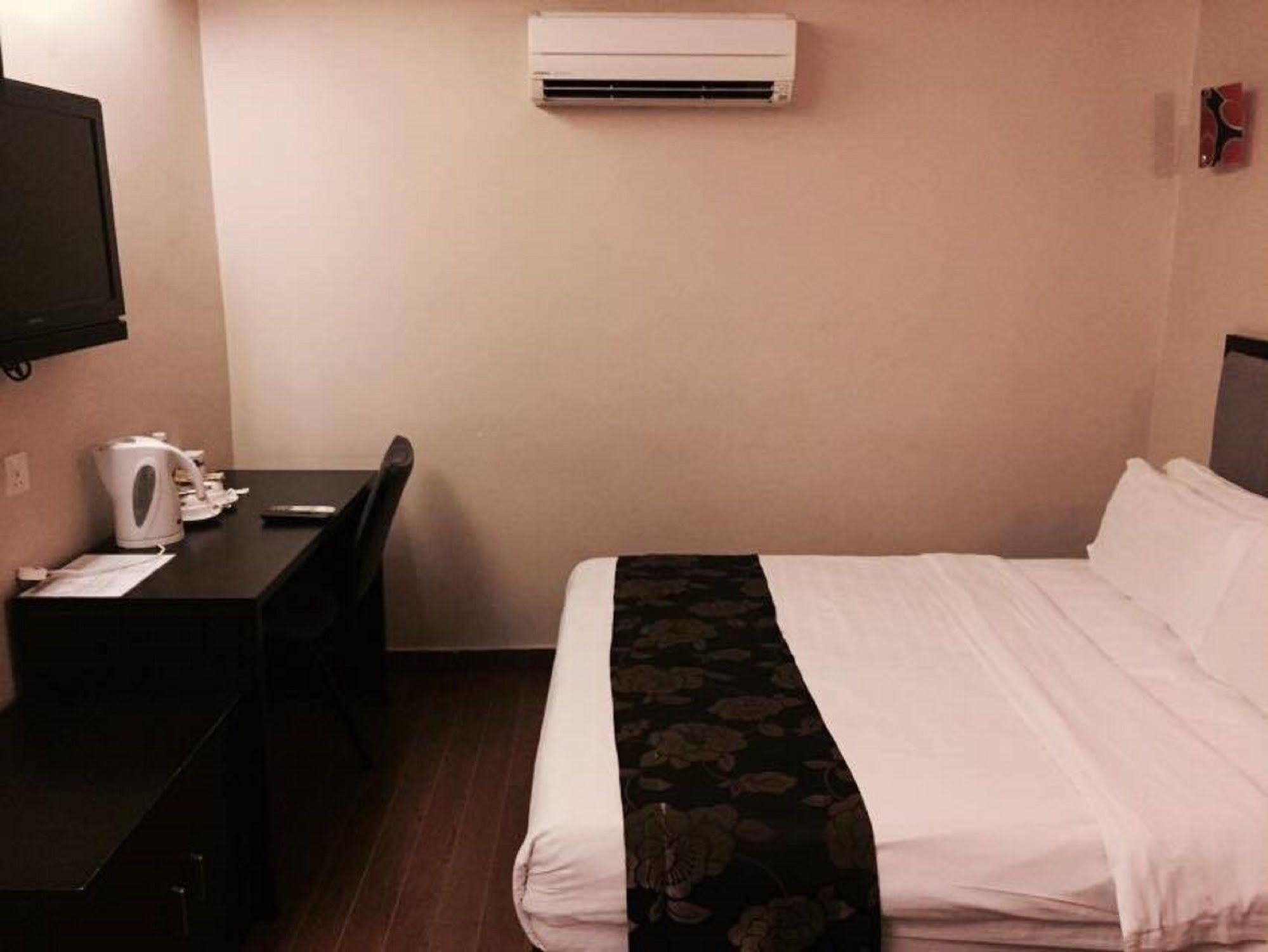 Kk Waterfront Hotel Kota Kinabalu Exterior photo